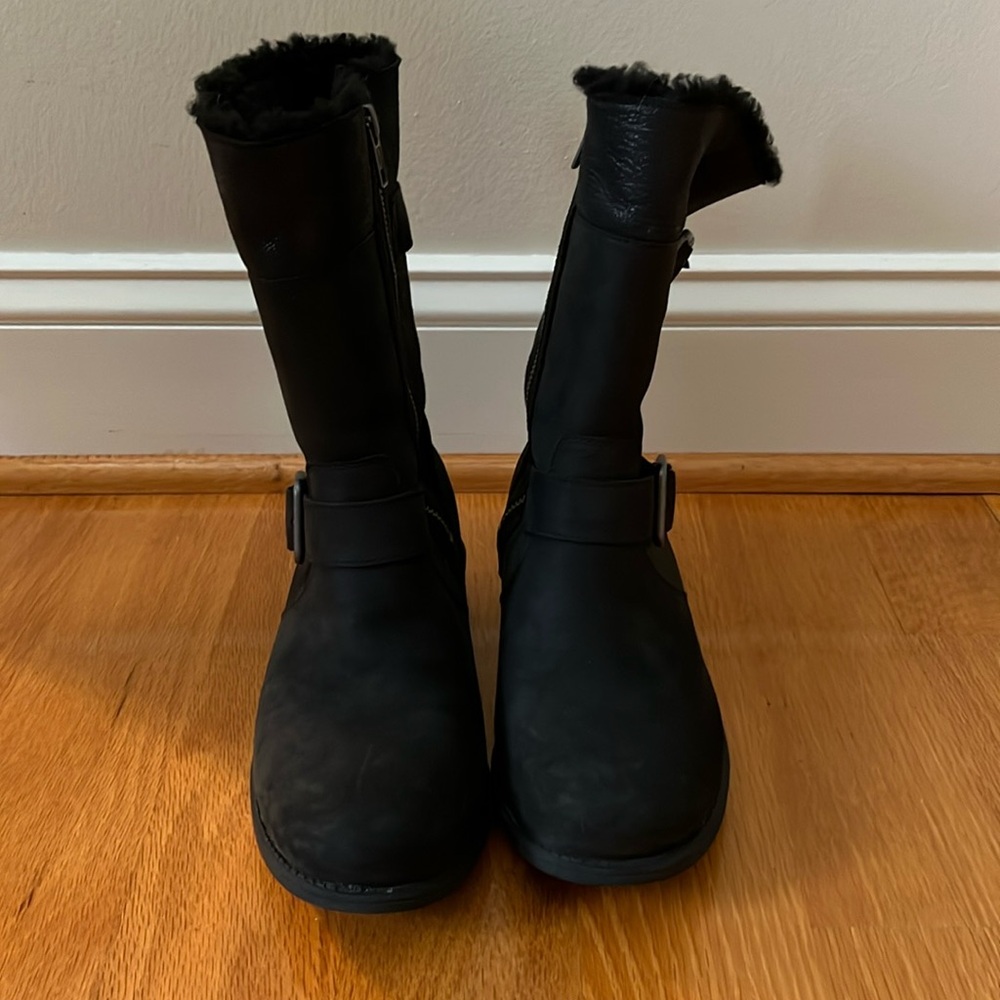 UGG Black Boots Size 7 W Oregon Women’s Worn once